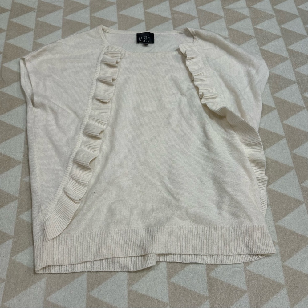 Leo and Sage ivory sleeveless ruffle front cashmere top